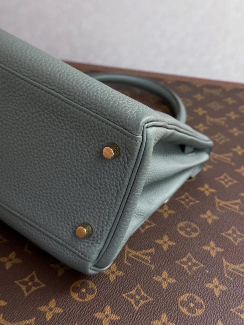 Classic Hermes Bags: A Stylish and Versatile Choice for Elegance - Picture 3 of 5